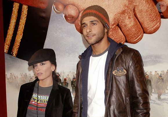 La chanteuse française Jenifer et son petit ami Maxime à la première de 'Joyeux Noel' réalisé par Gilles Marchand, qui s'est tenue à l'UGC Normandy sur l'avenue des Champs Elysées à Paris, France, le 03 novembre 2005. Photo par Giancarlo Gorassini/ABACAPRESS.COM