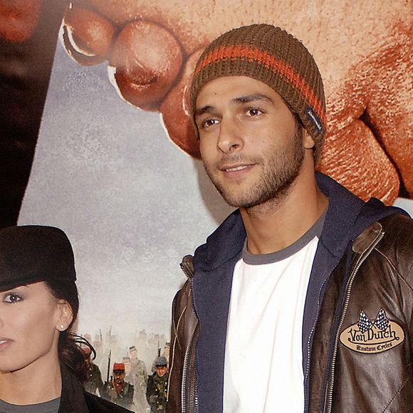 La chanteuse française Jenifer et son petit ami Maxime à la première de 'Joyeux Noel' réalisé par Gilles Marchand, qui s'est tenue à l'UGC Normandy sur l'avenue des Champs Elysées à Paris, France, le 03 novembre 2005. Photo par Giancarlo Gorassini/ABACAPRESS.COM