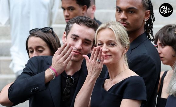 Alors avec Ximena Aguilar, Gaston Ardisson goûte de nouveau aux jours heureux, et ce sous l'oeil protecteur d'Audrey Crespo-Mara. La preuve encore ce lundi 10 août 2026.

Gaston Ardisson et Audrey Crespo-Mara lors des obsèques de Thierry Ardisson en l’église Saint-Roch de Paris, le 17 juillet 2025. 

© Clovis-Jacovides/Bestimage