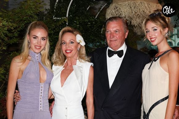 Quelques heures avant le gala, la princesse avait déjà été remarquée dans les tribunes aux côtés de Jordan Bardella.

Le prince Charles de Bourbon des Deux-Siciles, la prince Camilla et leurs filles les princesses Maria Carolina et Maria Chiara - Arrivées au dîner de gala du Grand Prix de Formule 1 de Monaco 2026 en l'honneur du vainqueur dans la Salle des Etoiles du Sporting de Monaco le 7 juin 2026.
Claudia Albuquerque / Bestimage