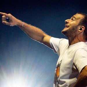 Amir - Les artistes se produisent lors du concert "Scoop Live" de Radio Scoop à la LDLC Arena de Décines près de Lyon, le 25 février 2025. 
© Sandrine Thesillat / PsnewZ / Bestimage