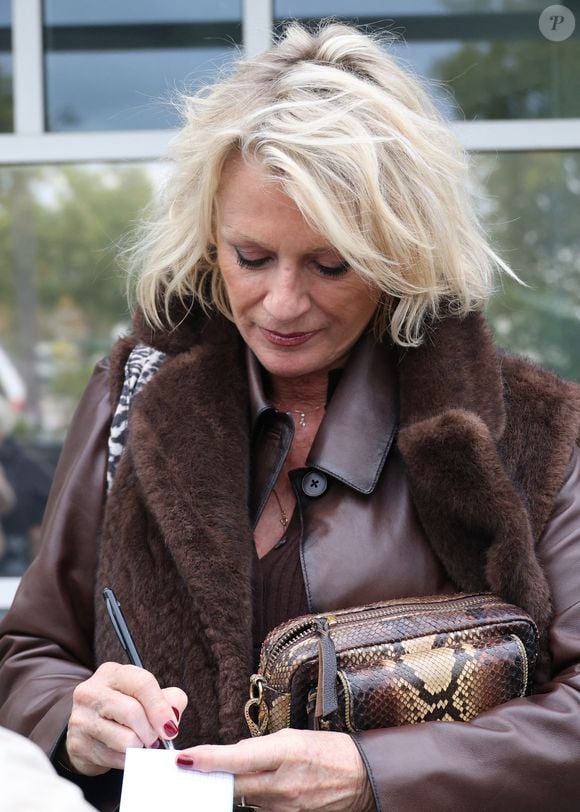 Exclusif - Sophie Davant - Arrivées lors de l'enregistrement de l'émission "Vivement Dimanche" (du 16 novembre) à Paris le 22 octobre 2025. © Bestimage