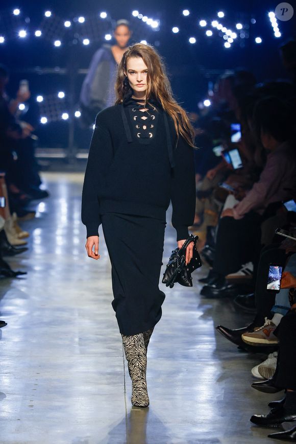 Défilé Isabel Marant Collection Femme Prêt-à-Porter Automne/Hiver 2026-2027 lors de la Fashion Week de Paris (PFW), à Paris, France, le 5 mars 2026. Agence / Bestimage