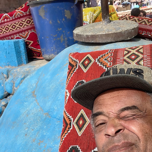 Après le tennis et la chanson, Yannick Noah va bientôt s'essayer à la comédie

Yannick Noah profite du soleil aux côtés de sa jeune compagne et de leur petite fille.
Crédit : Instagram/yannicknoah