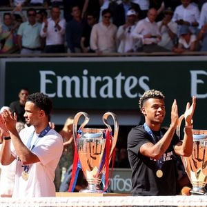Bradley Barcola, Warren Zaïre-Emery, Désiré Doué et Ousmane Dembélé - Le Paris Saint-Germain (PSG) présente ses trophées de Ligue des champions aux Internationaux de de Tennis de Roland Garros 2026, à Paris, France, le 1er juin 2026. © Jacovides-Moreau/Bestimage