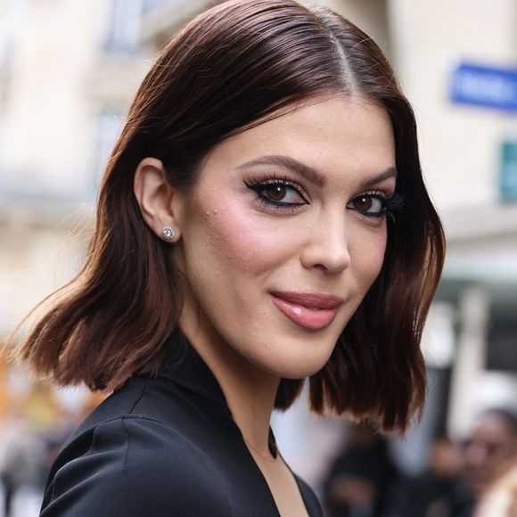 Iris Mittenaere - Les célébrités arrivent au défilé Stéphane Rolland à la Salle Pleyel, "Collection Haute Couture Printemps/Eté" lors de la Fashion Week de Paris (PFW). 
© Denis Guignebourg / Bestimage