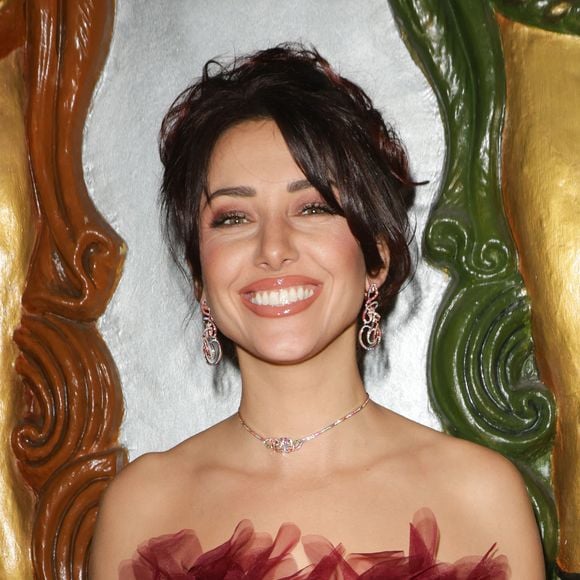 Les logements d'exception (comme le "Penthouse À la belle étoile"), plus spacieux peuvent se louer entre 150 euros et plus de 200 euros la nuit, particulièrement en haute saison.

Delphine Wespiser (Miss France 2012) - Célébrités au défilé Christophe Guillarmé "Collection Prêt-à-Porter Automne/Hiver 2025-2026" lors de la Fashion Week au Balajo à Paris le 5 mars 2025. © Coadic Guirec/Bestimage