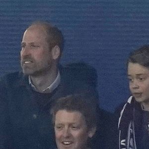 Le prince William, prince de Galles, et le prince George de Galles, dans les tribunes du match de quart de finale retour de Ligue Des Champions 2024-2025 (LDC) "Aston Villa - PSG (3-2)" au stade Villa Park. Imago/PsnewZ/Bestimage