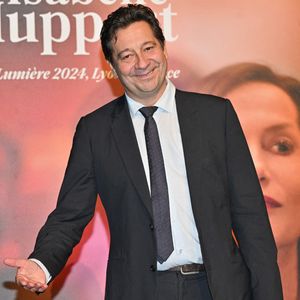 Laurent Gerra assiste à la cérémonie de remise du Prix Lumière lors du 16e Festival du film Lumière à Lyon, France, le 18 octobre 2024. Photo par Julien Reynaud/APS-Medias/ABACAPRESS.COM