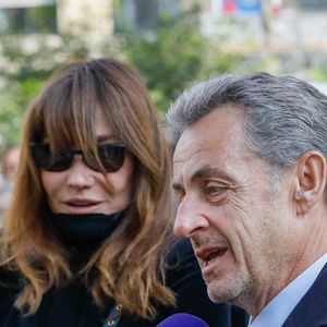 Nicolas Sarkozy et sa femme Carla Bruni-Sarkozy aux obsèques de Jean-Pierre Pernaut en la Basilique Sainte-Clotilde à Paris le 9 mars 2022. © Christophe Clovis/Bestimage