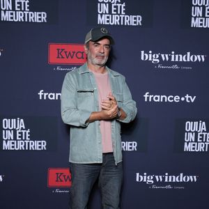 Bruno Solo lors de l'avant-première de la série "Ouija, un été meurtrier" à l'hôtel Marignan à Paris le 8 août 2024.
© Denis Guignebourg / Bestimage
