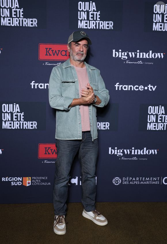 Bruno Solo lors de l'avant-première de la série "Ouija, un été meurtrier" à l'hôtel Marignan à Paris le 8 août 2024.
© Denis Guignebourg / Bestimage