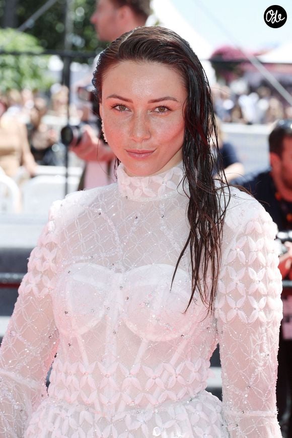 Ce séjour arrive après plusieurs mois difficiles pour le couple, marqués par le combat de Roger contre un cancer de la gorge lié au papillomavirus.

Delphine Wespiser a assisté au tapis rouge et à la projection du film « Zan O Bacheh » à Cannes, en France, le 22 mai 2025, dans le cadre du Festival de Cannes. Photo de Jérôme Domine/ABACAPRESS.COM