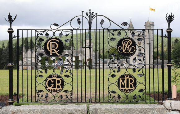 Des musiciens et un dîner en sept services vous y attendent.

Le château royal de Balmoral, le 11 août 2024.

Photo : Goff INF / Bestimage