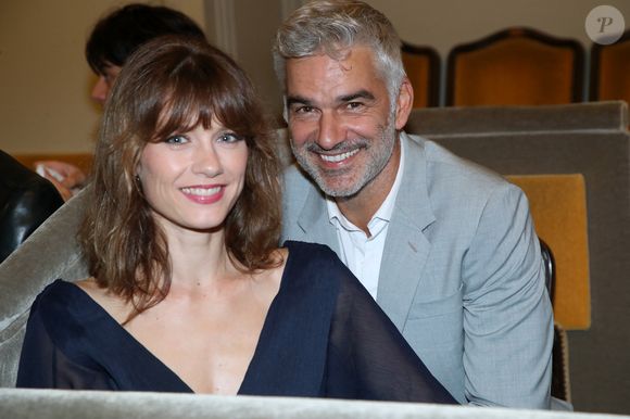 François Vincentelli et sa femme Alice Dufour à la soirée de gala Enfance Majuscule à Salle Gaveau à Paris le 7 octobre 2024. 
© Bertrand Rindoff / Bestimage