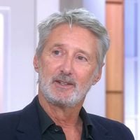"Au moment où on parle, il est dans la rue" : Antoine de Caunes fier de son plus jeune fils Jules, 18 ans et mobilisé auprès des lycéens