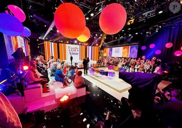 Exclusif - Enregistrement de l'émission "Famille je vous aime" présentée par M. Drucker et qui sera diffusée le 13 juin 2025 sur France 3, aux Studios rive gauche à Paris, France, le 15 avril 2025. © Clovis-Gaffiot/Bestimage