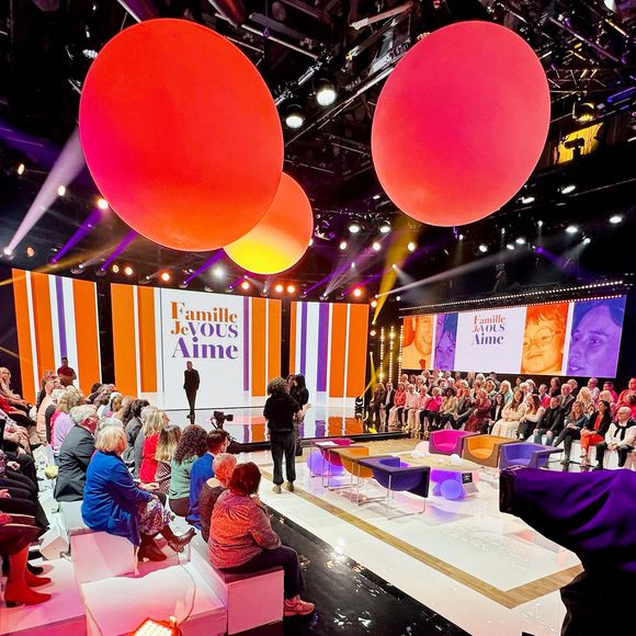 Exclusif - Enregistrement de l'émission "Famille je vous aime" présentée par M. Drucker et qui sera diffusée le 13 juin 2025 sur France 3, aux Studios rive gauche à Paris, France, le 15 avril 2025. © Clovis-Gaffiot/Bestimage