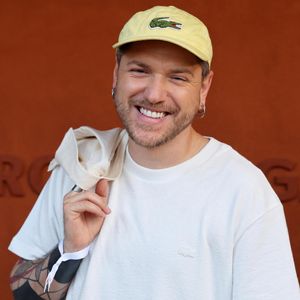 elle a déclaré à son tour : "Tu es la seule personne au monde avec qui je peux être réellement moi, et inversement".

Quentin Mosimann au village lors des Internationaux de France de Tennis de Roland Garros 2026. Paris, le 27 mai 2026. © Jacovides-Moreau / Bestimage