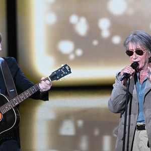 Thomas Dutronc et Jacques Dutronc (Victoire d'honneur) lors de la 37ème cérémonie des Victoires de la musique à la Seine musicale de Boulogne-Billancourt, le 11 février 2022.
© Guirec Coadic/Bestimage