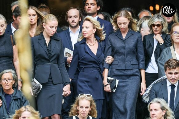 Maria Chiara de Bourbon des Deux-Siciles lui avait aussi rendu hommage.

Camilla de Bourbon des Deux-Siciles , ses filles, la princesse Maria Carolina de Bourbon des Deux-Siciles et Maria Chiara de Bourbon des Deux-Siciles - Sortie des obsèques de Mathilde Favier en l'église Saint-Sulpice à Paris le 31 aout 2026. © Dominique Jacovides-Cyril Moreau/Bestimage