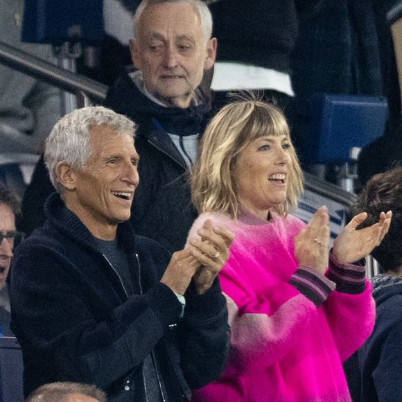 Nagui et Melanie Page dans les tribunes du match de football de qualification pour la coupe du monde 2026 opposant la France à Azerbaïdjan (3-0) au Parc des Princes à Paris, France, le 10 octobre 2025. © Cyril Moreau/Bestimage