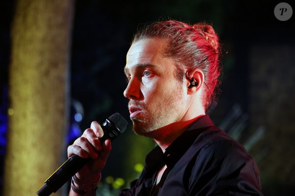 Julien Doré lors du 70e Festival de Cannes à Cannes, le 24 mai 2017. 


Photo : Denis Guignebourg / Bestimage