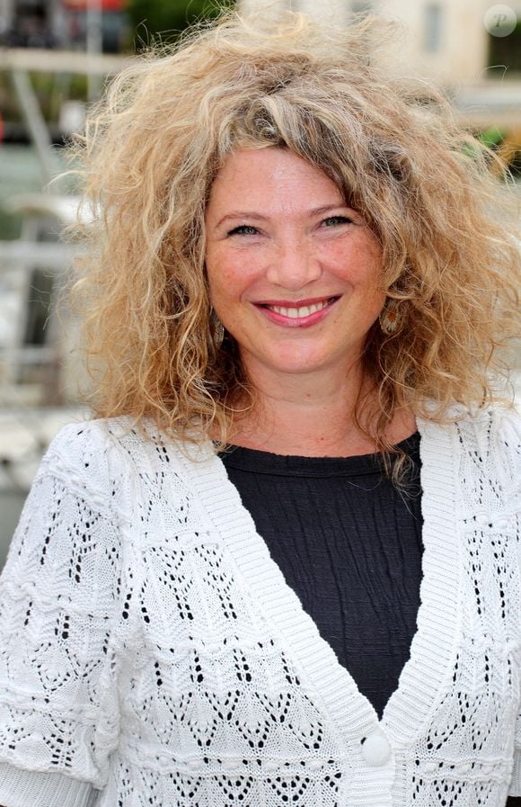 Candice quitte désormais la police pour devenir détective privée et vivre plus librement.

Cécile Bois - Photocall du film "Signalements" lors de la 26ème Edition du Festival de la Fiction de La Rochelle. Le 11 septembre 2024
© Patrick Bernard / Bestimage