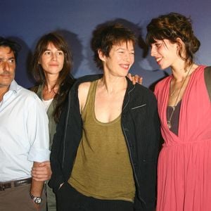 Yvan Attal et sa femme Charlotte Gainsbourg, Jane Birkin et Lou Doillon arrivent à l'avant-première de 'Spiderman 3' au Grand Rex à Paris, France, le 28 avril 2007. Photo by Khayat-Nebinger/ABACAPRESS.COM