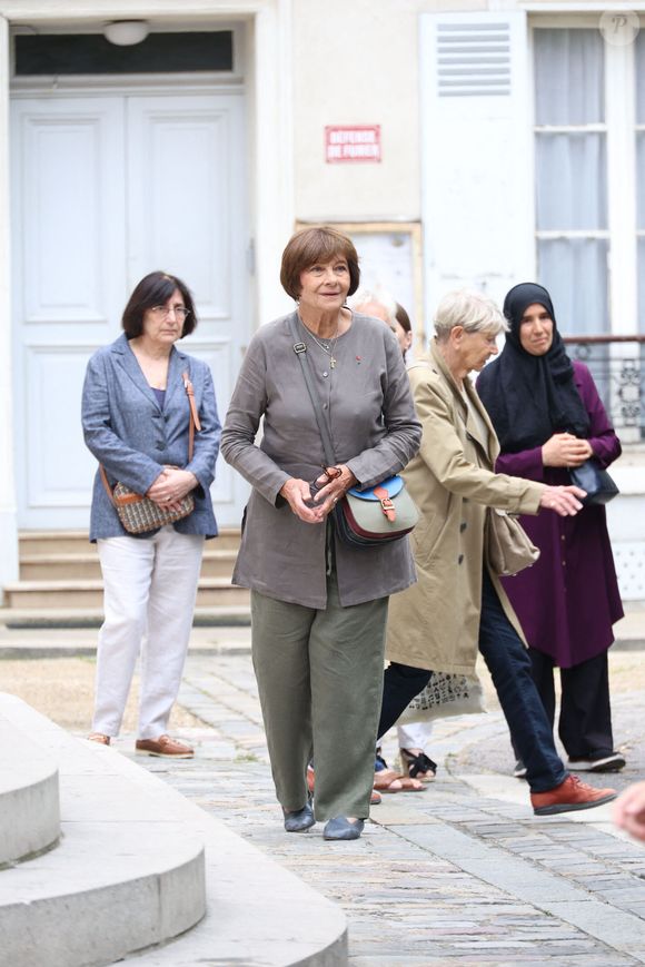 Exclusif - Macha Meril aux obsèques de sa soeur la princesse Hélène Gagarine en la cathédrale Saint-Alexandre-Nevsky, à Paris, France, le 20 août 2025. © Denis Guignebourg/Bestimage