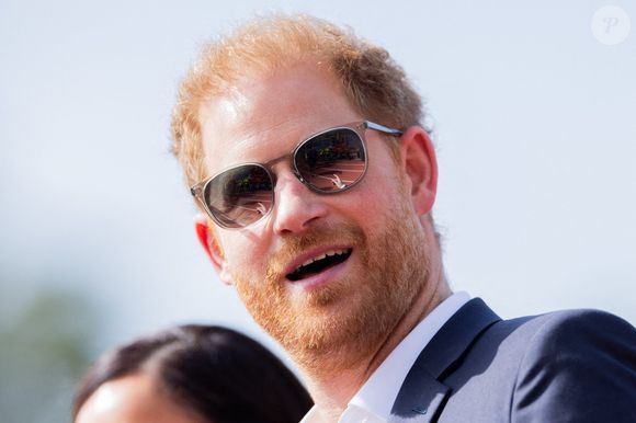 Le prince Harry, duc de Sussex, et son épouse Meghan, duchesse de Sussex, participent à une réunion avec des représentants de l'OTAN en marge des 6e Invictus Games au Merkur Spiel Arena. © Vennenbernd Rolf/DPA/ABACA