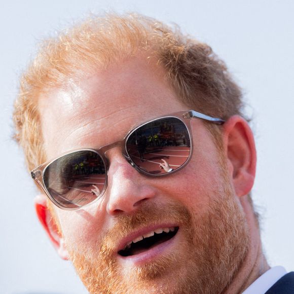 Le prince Harry, duc de Sussex, et son épouse Meghan, duchesse de Sussex, participent à une réunion avec des représentants de l'OTAN en marge des 6e Invictus Games au Merkur Spiel Arena. © Vennenbernd Rolf/DPA/ABACA