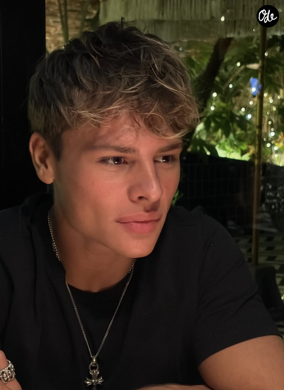 Cameron Smet poste un rare selfie de lui sur Instagram.