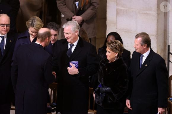 Le prince Albert II de Monaco, La reine Mathilde de Belgique, Le prince William, prince de Galles, salue Le roi Philippe de Belgique, La grande-duchesse Maria Teresa de Luxembourg, Le grand-duc Henri de Luxembourg - Cérémonie de réouverture de la cathédrale Notre-Dame de Paris, le 7 décembre 2024. Joyau de l’art gothique, lieu de culte et de culture, symbole universel de la France et de son histoire, la cathédrale de Notre-Dame de Paris rouvre ses portes les 7 et 8 décembre, cinq ans après le terrible incendie qui l’avait ravagée le 15 avril 2019. 
© Dominique Jacovides / Bestimage