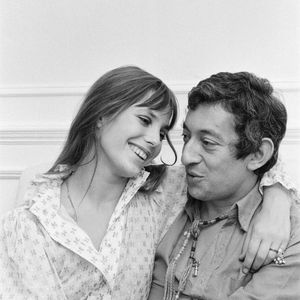 En effet, pour celle qui fût la partenaire de scène et de vie de Serge Gainsbourg, il était important de puiser dans ses ultimes forces pour assister au mariage de son petit-fils... 

Jane Birkin et Serge Gainsbourg dans leur appartement de Chelsea, à London, le 19 septembre 1969. Crédit Mirrorpix / Bestimage