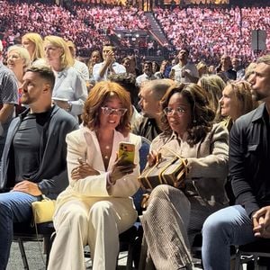 Oprah Winfrey assiste au concert de Céline Dion à la Plénitude Arena le 12 septembre 2026.

Photo : Agence / Bestimage