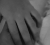 Pour ses 6 ans, elle a partagé un tendre cliché en noir et blanc : une petite main, quelques mots et beaucoup d’amour, tout en veillant à préserver son garçon des regards indiscrets.