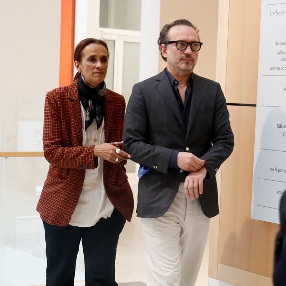 Vincent Perez et Karine Silla - Arrivées au procès de Gérard Depardieu pour agressions sexuelles sur deux femmes lors d'un tournage de film en 2021, au tribunal correctionnel de Paris.
Le 27 mars 2025.

© Clovis / Guignebourg / Bestimage