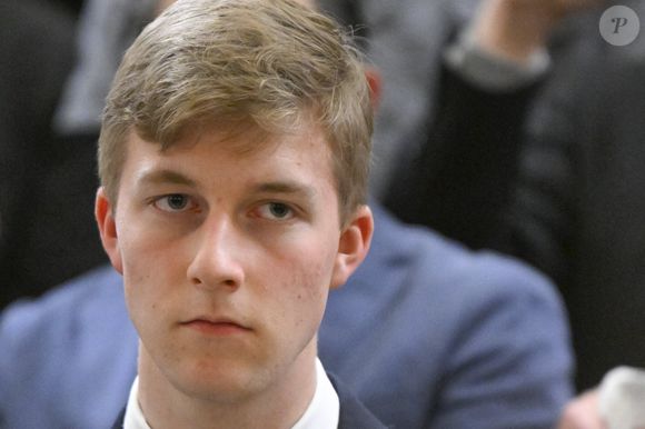 Le plus jeune fils du roi Philippe de Belgique et de son épouse, la reine Mathilde, s'est en effet lancé dans une carrière étonnante, dans laquelle peu d'enfants du gotha tentent leur chance.

Le prince Emmanuel de Belgique - La famille royale de Belgique accueille au Palais Royal une centaine de Belges à l'occasion des fêtes de fin d'année au palais royal à Bruxelles, le 19 décembre 2024. Photonews / Bestimage