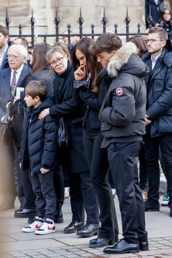 Nathalie Marquay et son fils Tom - La famille de Jean-Pierre Pernaut à la sortie des obsèques en la Basilique Sainte-Clotilde à Paris le 9 mars 2022. © Cyril Moreau/Bestimage