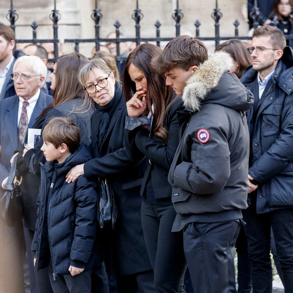 Nathalie Marquay et son fils Tom - La famille de Jean-Pierre Pernaut à la sortie des obsèques en la Basilique Sainte-Clotilde à Paris le 9 mars 2022. © Cyril Moreau/Bestimage