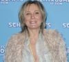 Elle apparaît entourée de quatre musiciens belges avec lesquels elle a déjà collaboré.

Patricia Kaas - Avant-première parisienne du film "Les Schtroumpfs" au cinéma le Grand Rex à Paris le 6 juillet 2025. 
© Coadic Guirec / Bestimage