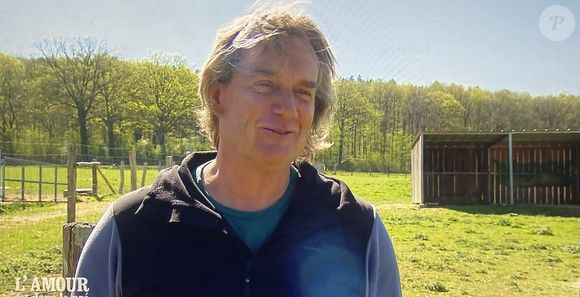 C'est Jérôme qui a été le premier à vivre cette expérience lors de laquelle, malgré la gêne, il a réussi à se rapprocher de sa belle notamment grâce à des petites blagues pleines de sous-entendus.

Géraldine avec ses prétendants Jérôme et Yannick dans "L'amour est dans le pré"