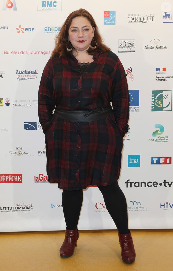 "Je regrette seulement que, pour clôturer cette superbe série, nous n’ayons pas tourné un épisode spécial, où tous mes prédécesseurs, Antoine Duléry et Samuel Labarthe, et les autres personnages, se retrouveraient pour une enquête festive."

Emilie Gavois-Kahn au photocall de la cérémonie d'ouverture de la 21ème édition du festival des créations télévisuelles de Luchon, France, le 6 février 2019. © Patrick Bernard/Bestimage