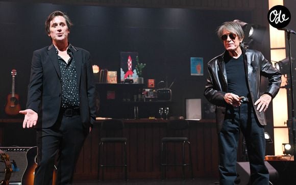 Jacques Dutronc et Thomas Dutronc en showcase de leur tournée "Dutronc & Dutronc" au Centre Evénementiel de Courbevoie le 11 avril 2022.   © Coadic Guirec/Bestimage
