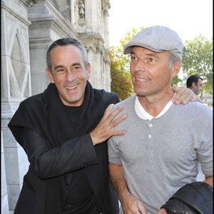 Thierry Ardisson, Laurent Baffie - soirée exceptionnelle pour les associations Laurette Fugain et Grégory Lemarchal sur le parvis de l'hôtel de ville à Paris. 2010. Photographe : COADIC GUIREC / BESTIMAGE