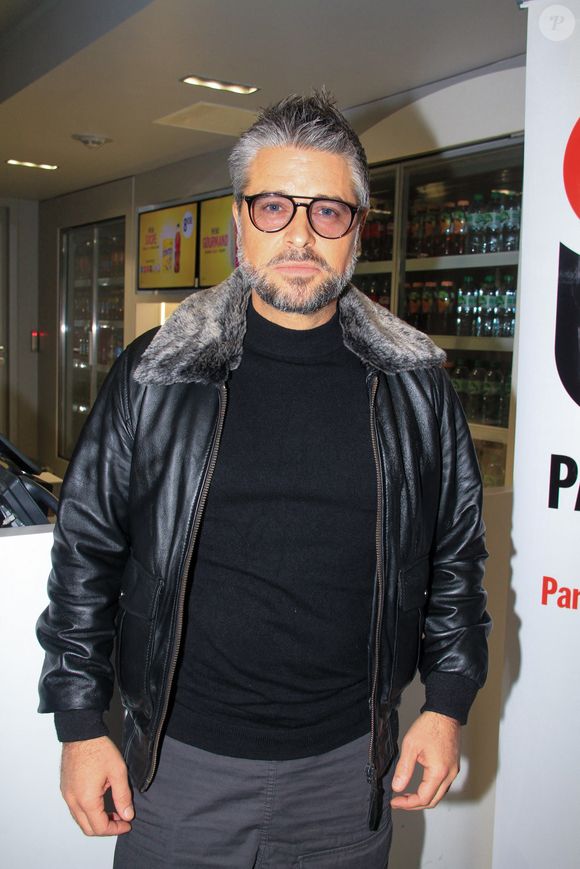 rencontré au Liban. Nous avons un garçon de 4 ans et j'ai un fils de 27 ans né d'une précédente union, qui vit près de Grenade, sa mère est espagnole." 

Anthony Dupray à la première du film "Le défi de Noël" au cinéma Pathé Alésia à Paris le 15 novembre 2022.
© Philippe Baldini / Bestimage
