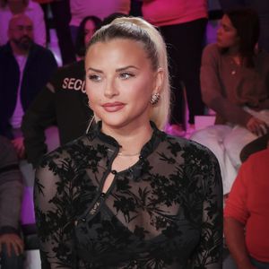 Exclusif -  Kelly Vedovelli sur le plateau de l'émission Touche pas à mon poste (TPMP) diffusée en direct sur C8 le 26 mars 2024.

© Jack Tribeca / Bestimage