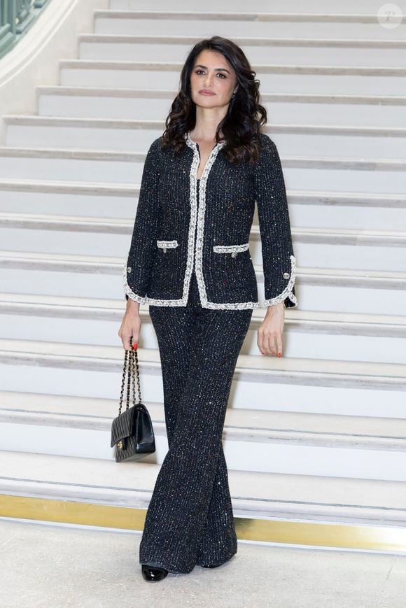 Penelope Cruz au défilé Chanel 2 "Collection Haute Couture Automne/Hiver 2025-2026" lors de la Fashion Week de Paris, le 8 juillet 2025.

© Olivier Borde / Bestimage