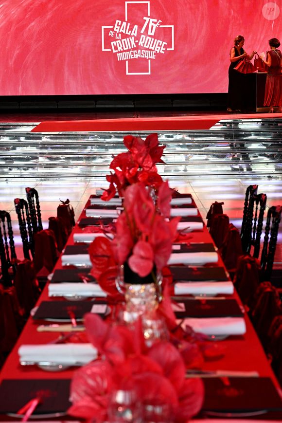 Ambiance - 76ème Bal de la Croix Rouge dans la salle des Etoiles à Monaco le 12 juillet 2025. © Bruno Bebert/Bestimage